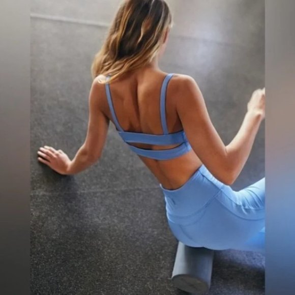 ⭐️Host Pick⭐️ NWT Free People Movement Very Prairie Sports Bra in Corsican Sea - Picture 2 of 2